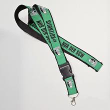 Ein grünes und schwarzes Lanyard oder Schlüsselband mit Club-Branding.
